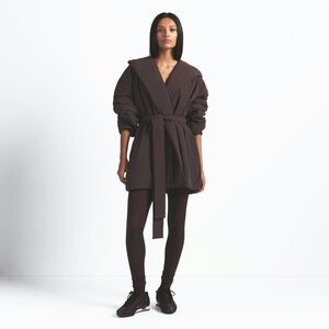 BNWT*Nikeskims Wrap Coat NOK 2450 - Phoenix Brown